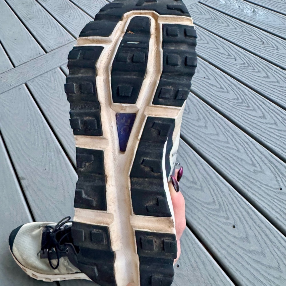 Women’s Oncloud Running shoes size 9.5 - Picture 7 of 8